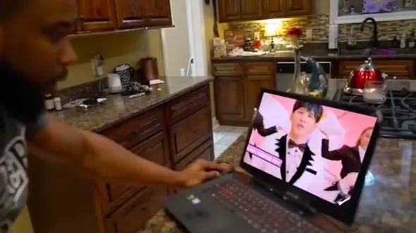 推荐《一剪梅》的劲敌来啦！大张伟也在海外爆红？但原因你绝对想不到