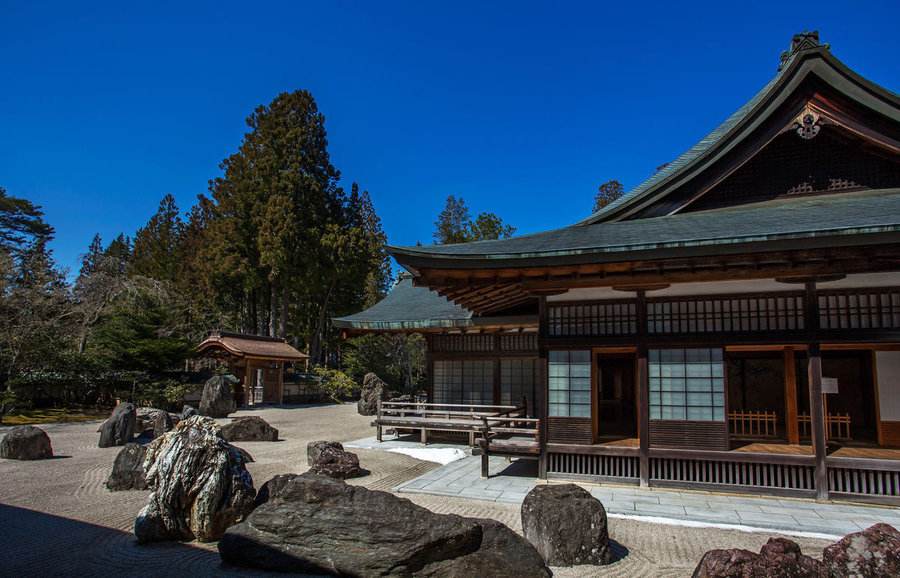 在镰仓和室町幕府时代,日本禅宗对武士道形成起到了什么作用?