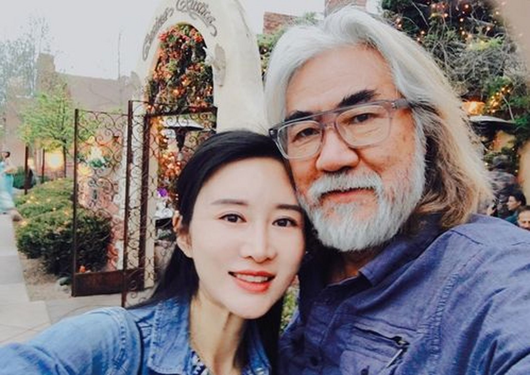 近日,关于导演张纪中和演员杜星霖的街头偶遇引发了广泛关注和热议.