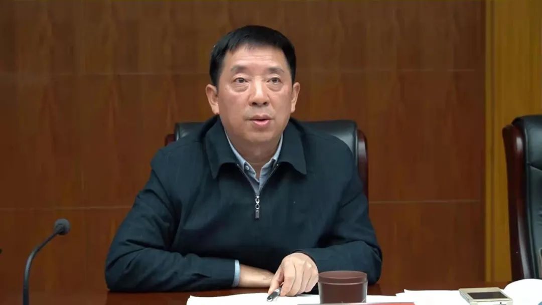 州人大常委会副主任张宏一行到建水县调研行政审判工作