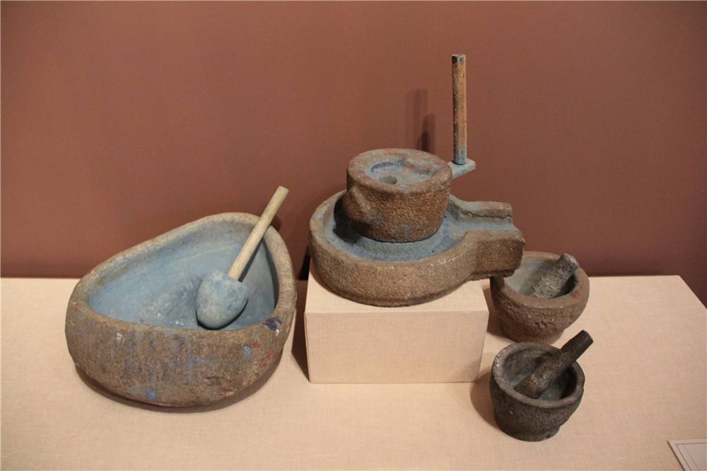 湖北鄂州"研薑叠"铭研磨器