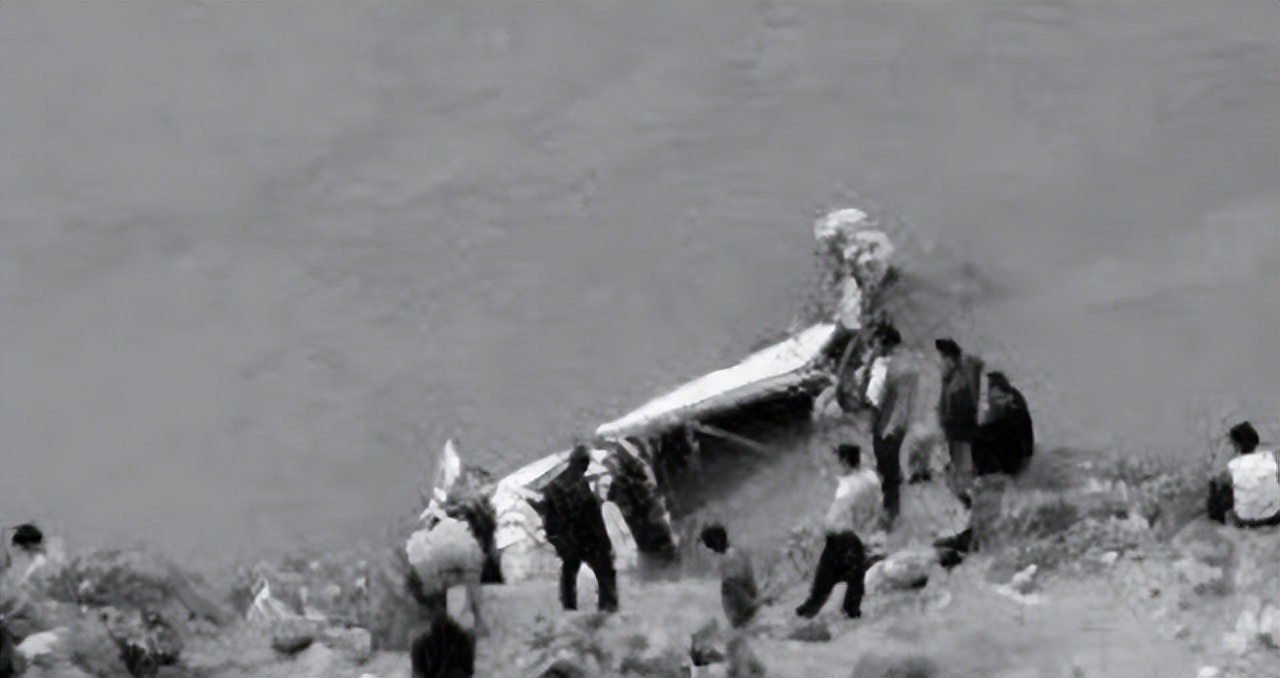 22年前黑山子村"双龙"事件,村民目击黑白双龙,用凉席泼水救助