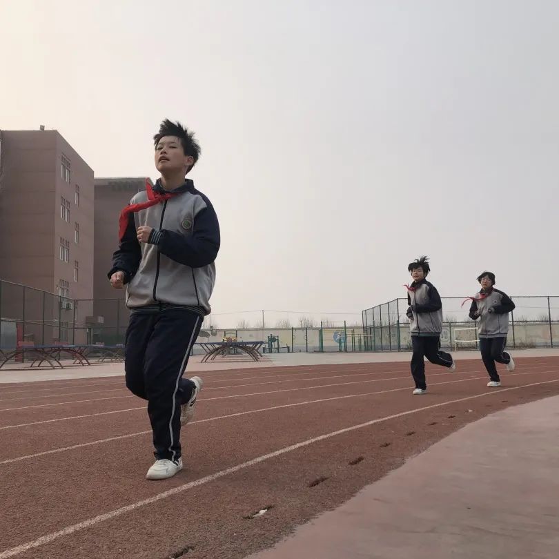历城区唐王中学举行阳光体育冬季长跑活动
