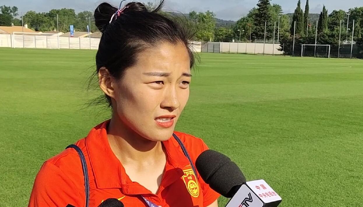 刘杉杉退役,俱乐部赠送纪念球衣,为什么中国男足退役无人问津?