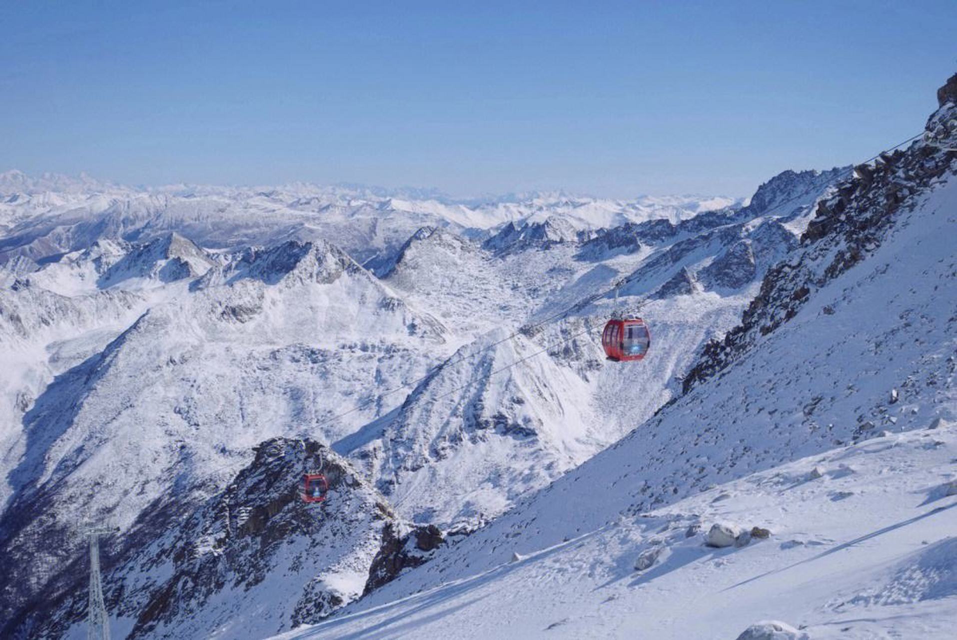 天花板级别的玩雪#达古冰川:位于四川省阿坝藏族羌族自治州黑水县