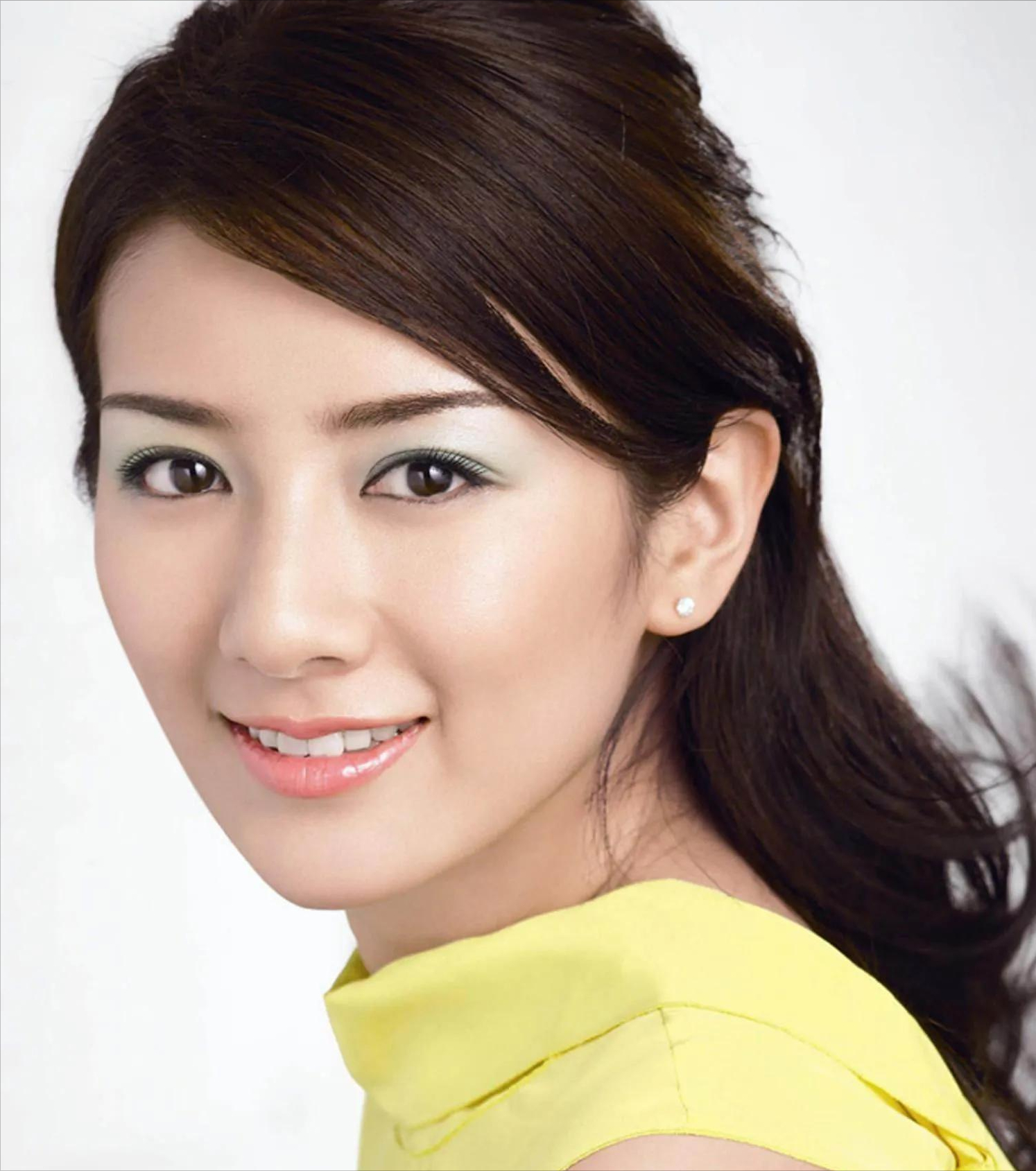 私密照被曝!被出轨,被家暴,小燕子黄奕这些年她都经历了什么?