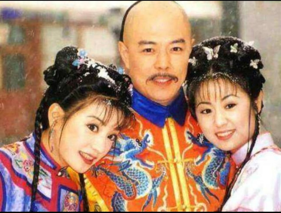 电视剧还珠格格中紫薇与夏雨荷非常相似,为什么乾隆不认识她呢?
