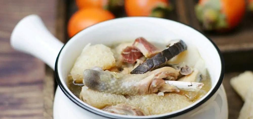 竹荪母鸡汤的家常做法,汤鲜味美又滋补,暖心暖胃太好喝了