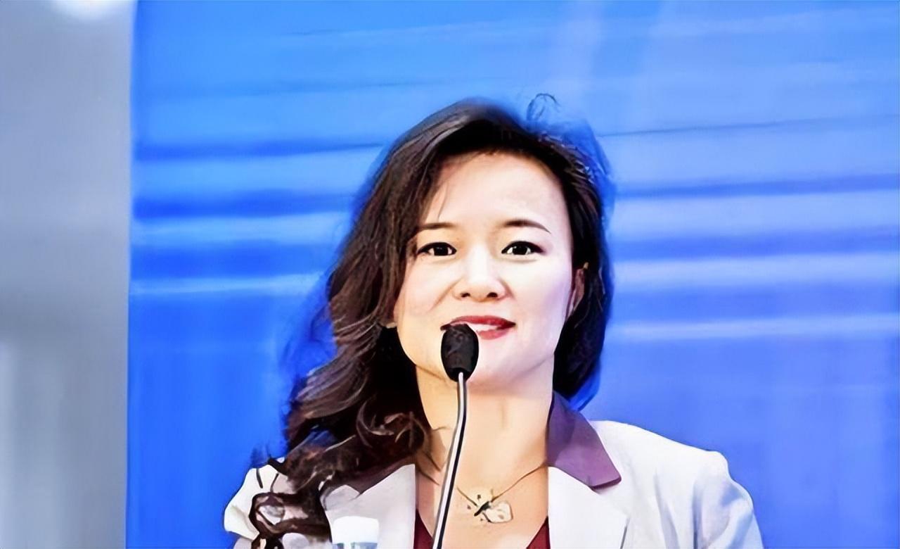 回顾央视间谍主持人程蕾:潜伏20年造成千亿损失,因一句口误被捕