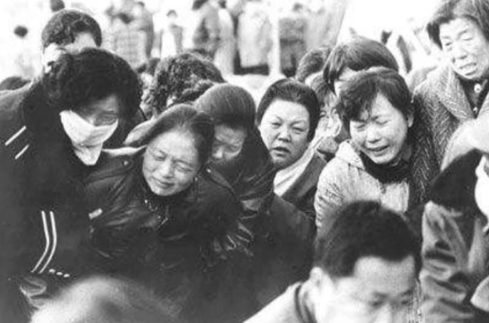 1994年克拉玛依友谊馆大火:325人丧生火海,市领导被判四年半