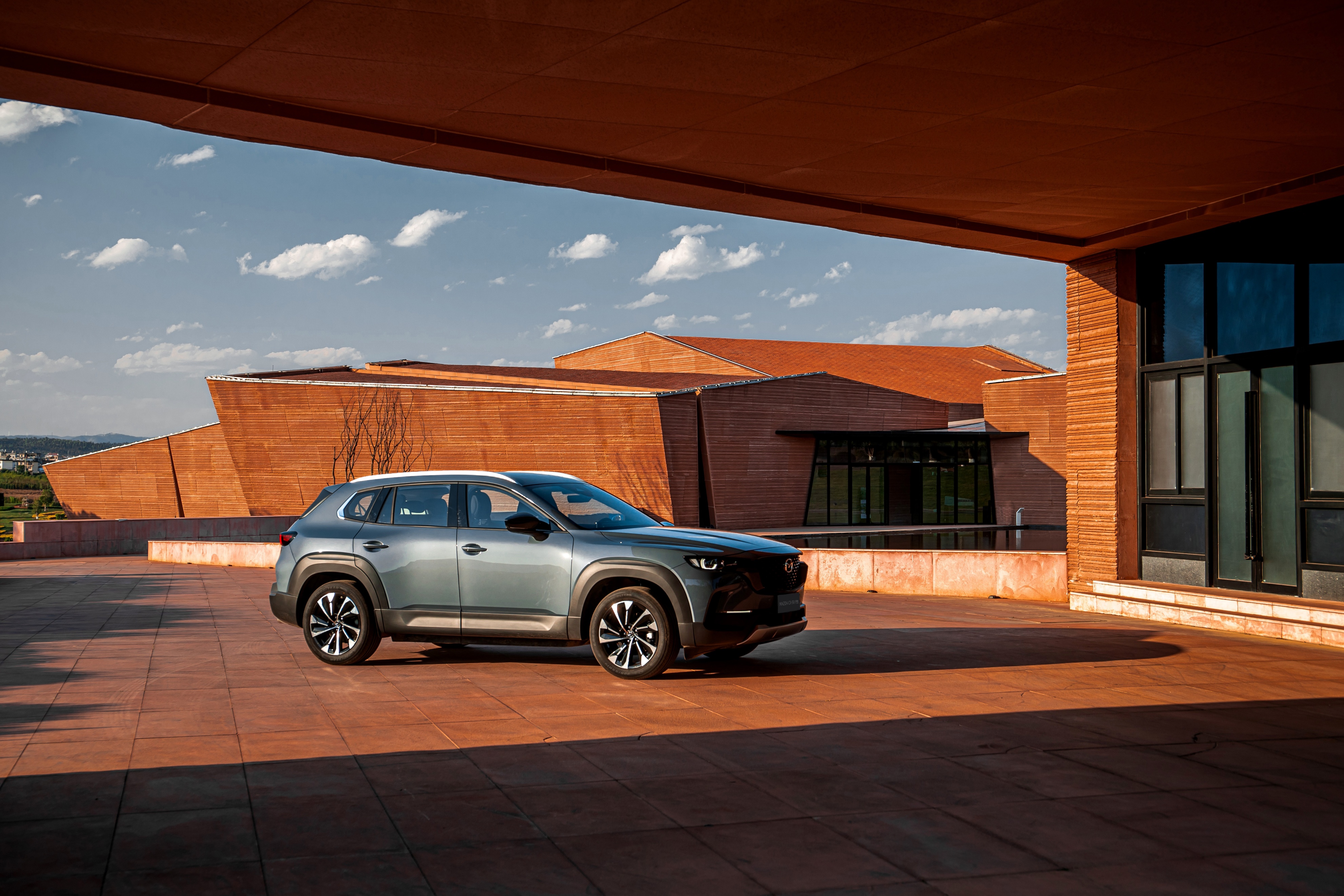 梁家辉马自达"破梗"《黑金》经典台词被颠覆