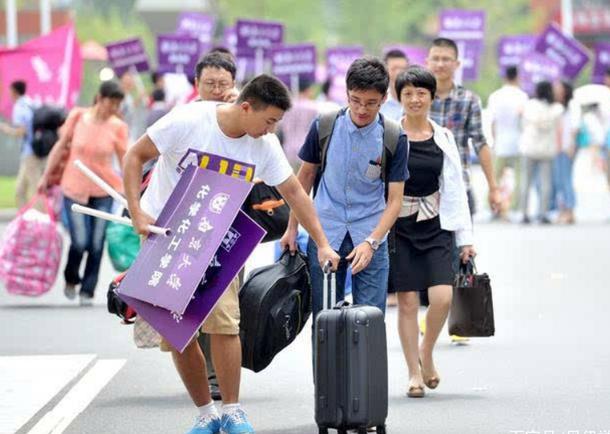 大一新生入学:一定要记住"5带,4不带",都是过来人的经验