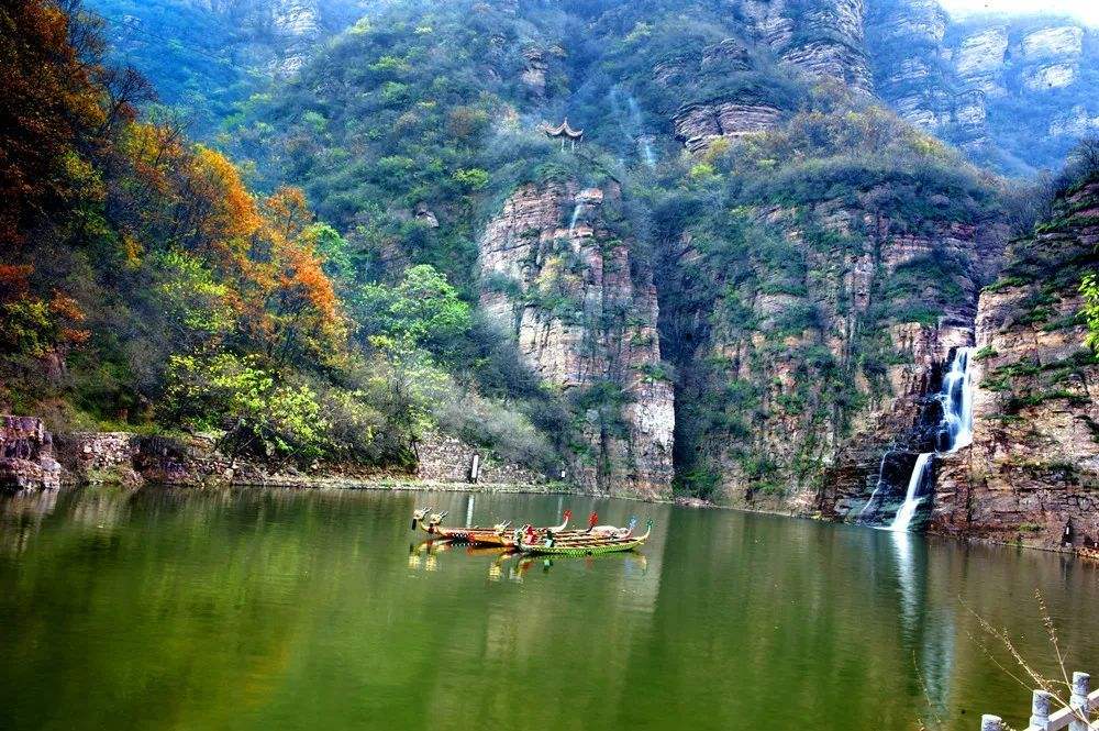 河南附近适合旅游的地方有哪些?