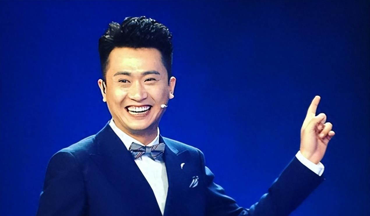 事实证明撒贝宁接班人杨帆已经彻底走上另一条人生大道