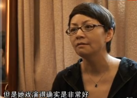 宋丹丹近况曝光,与友人聚会说悄悄话,演员徐帆也在现场