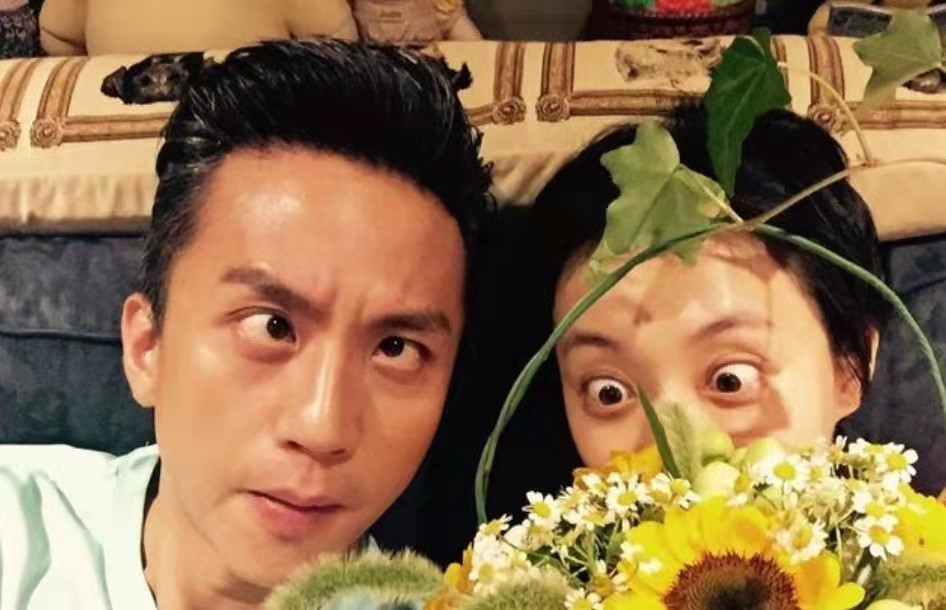 参观邓超现实的豪宅,家里大门是全铜设计的,装修太奢华了