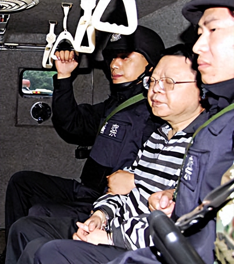 回顾:10年,重庆局长文强执行死刑前最后4小时,保护伞文强双面人生