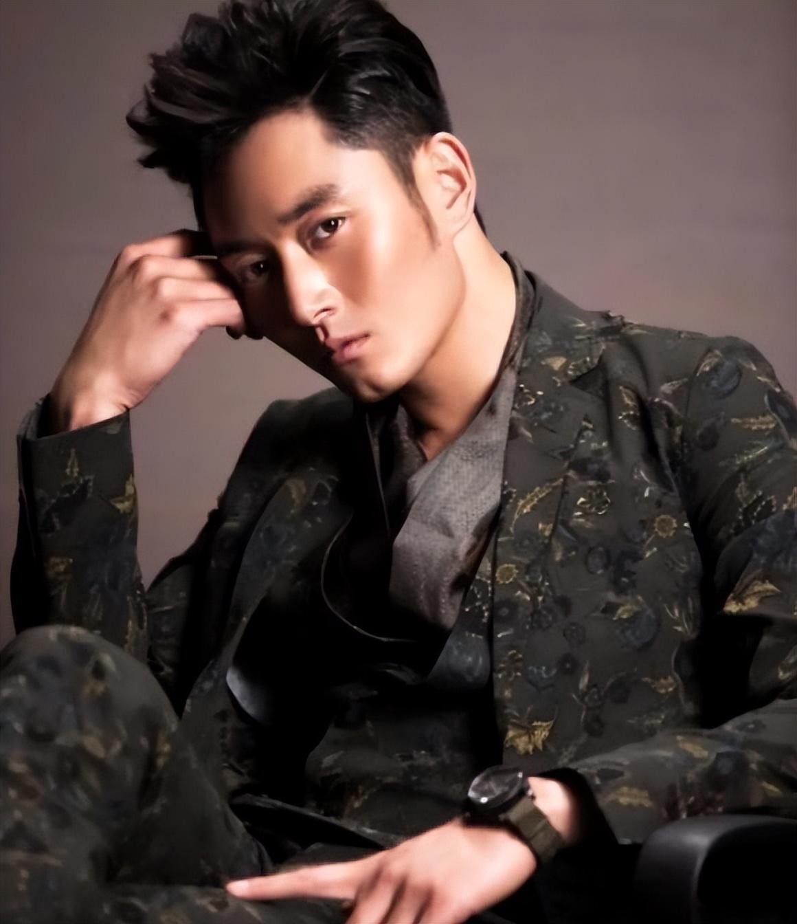 果郡王李东学不红那是因为他正在另一个圈里红得发紫