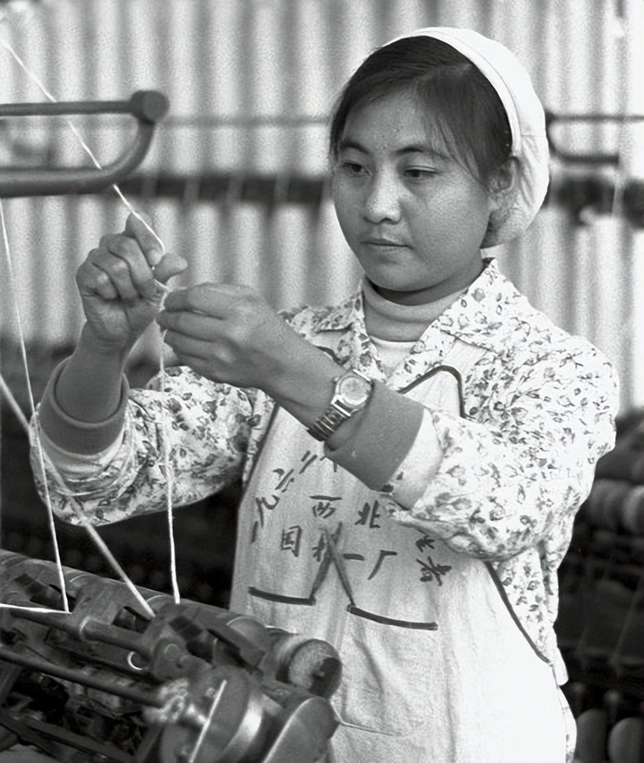 1975年,一名年僅37歲的女紡織工被任命為副總理,後來怎樣了