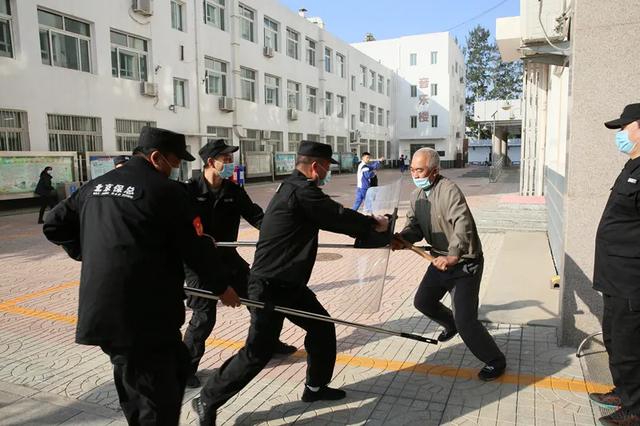 首都师范大学附属红螺寺中学开展反恐防暴处突演练活动