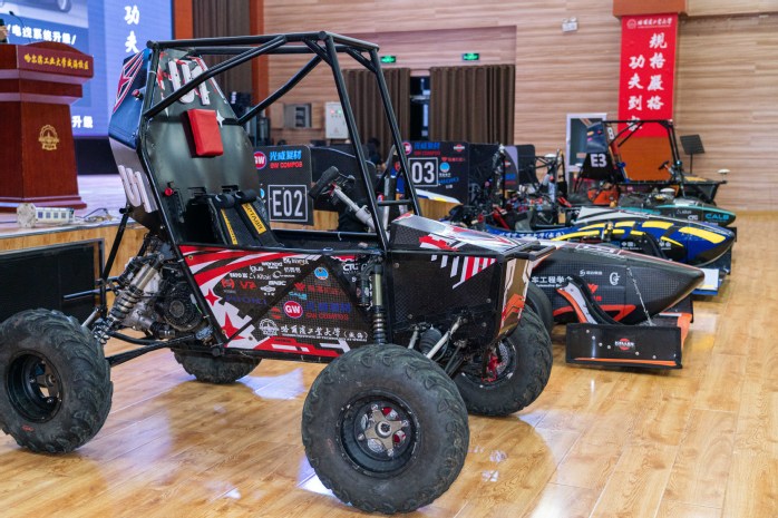 精彩亮相!全球首辆无人巴哈赛车,在哈工大(威海)诞生