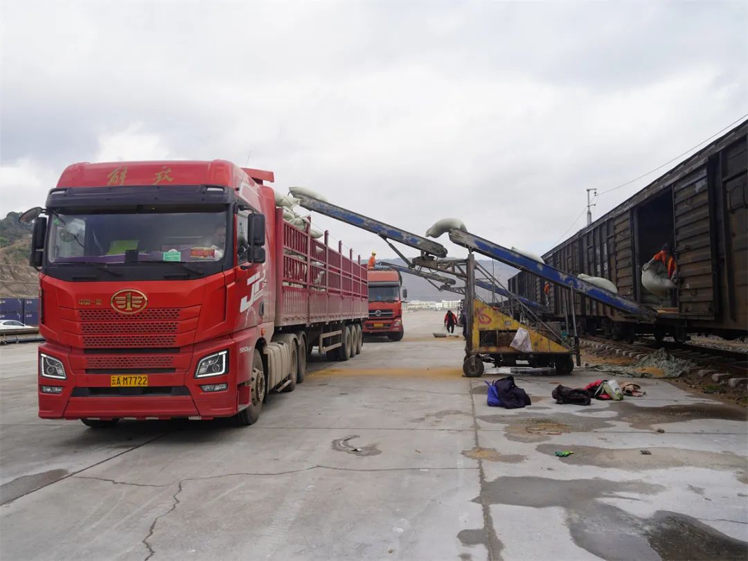 铁路助力7.5万吨粮食顺利归仓