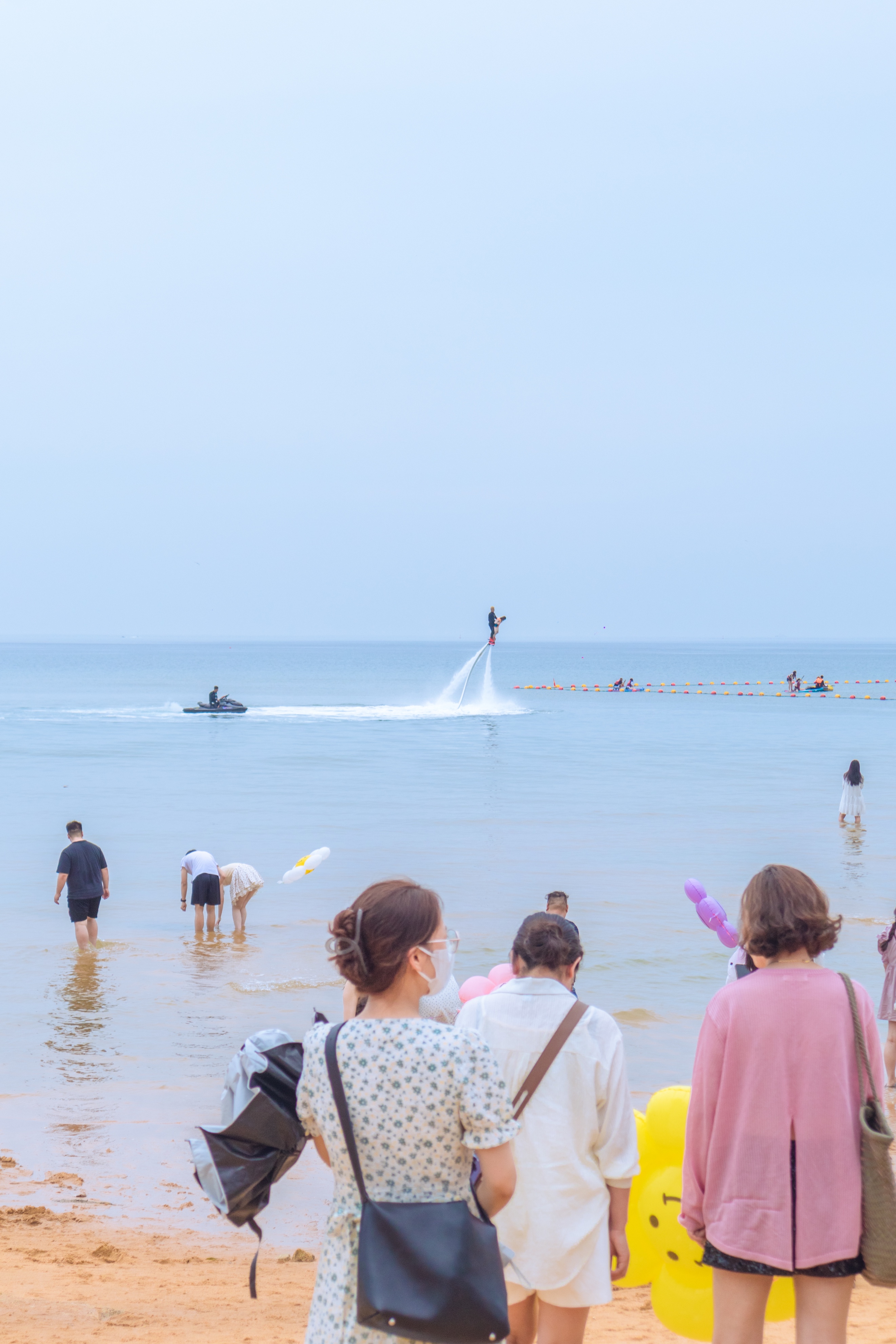 威海又火了一条街,被称为"威海小镰仓",是一条通往海边的道路