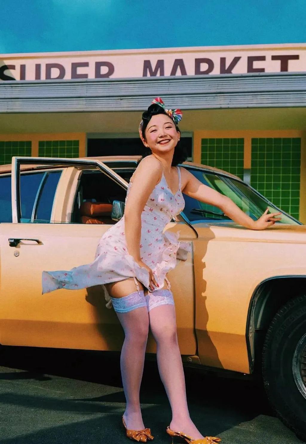 马丽与蔡明的《男人装》写真,原来也能让人流下鼻血