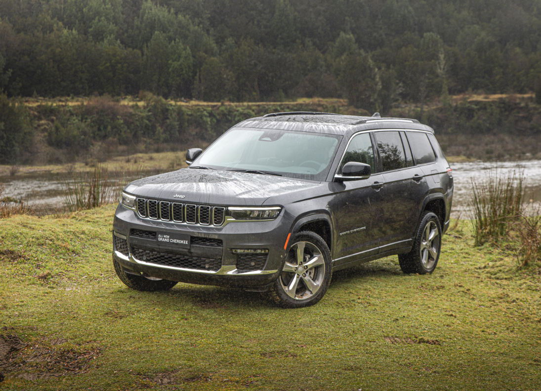 新款大切诺基上市,要买的先等等,看看老款是否更合适