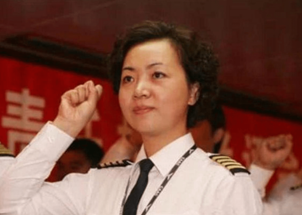 回顾刘宇环:18岁放弃当空姐,南航首位女机长,退役后被公司疯抢