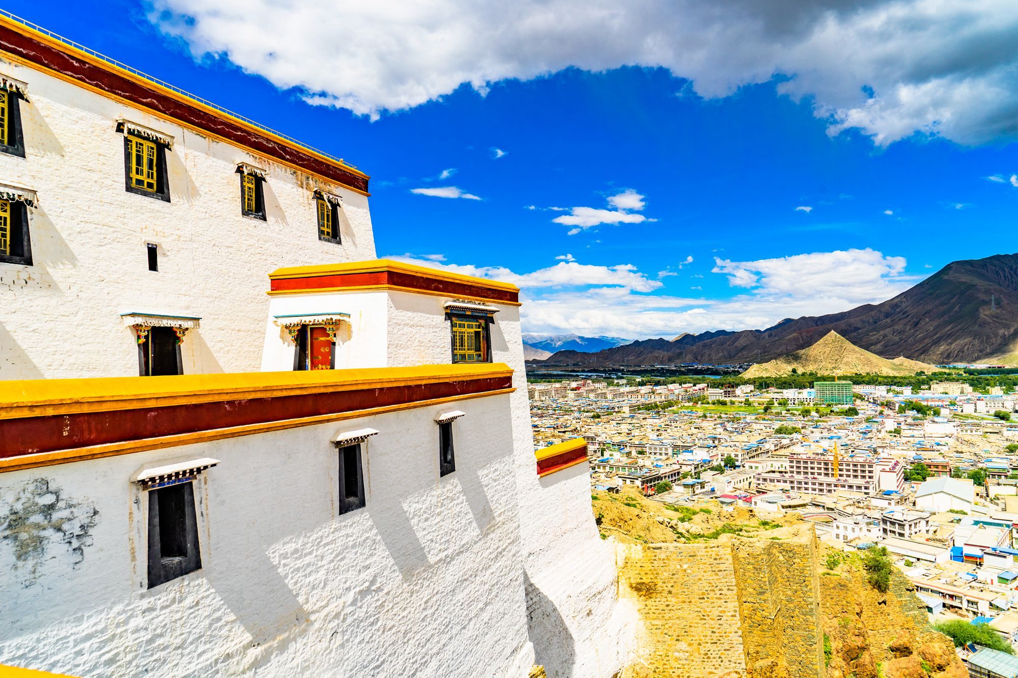 日喀则宗山博物馆,藏地的小布达拉宫,将一座城堡建筑当作博物馆