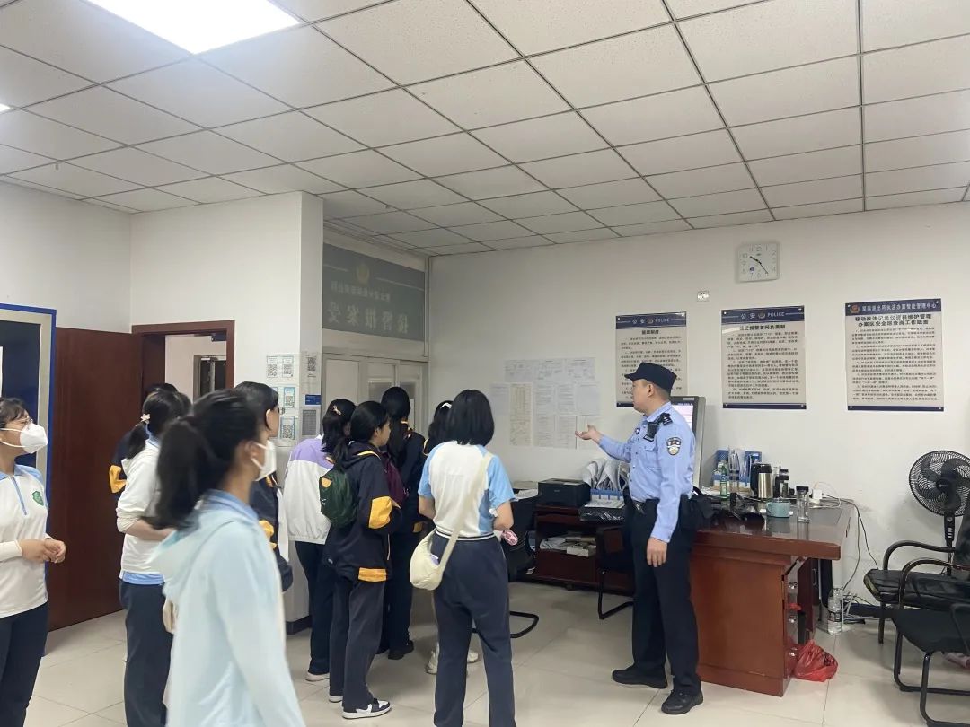 "以后我也想成为一名警察!"——梨园派出所开展警营开放日活动