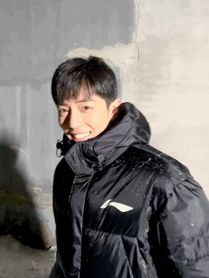 南方人看到雪有多激动肖战久违晒照营业玩雪玩到满身都是