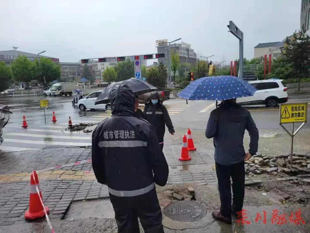 暴雨中,栾川人彰显责任担当