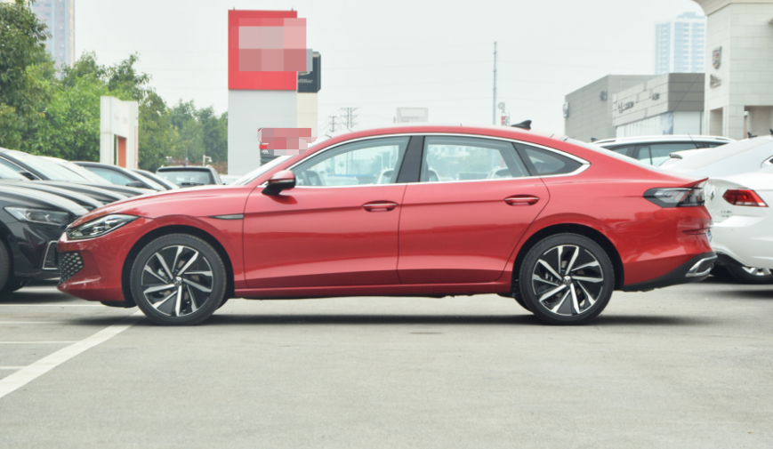 属实是上汽大众颜值天花板,实拍凌渡l,无框车门大溜背