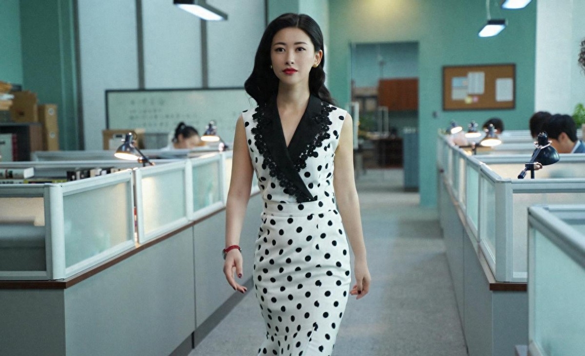 回顾朱珠4段感情前任个个是人物37岁选择了嫁给普通人