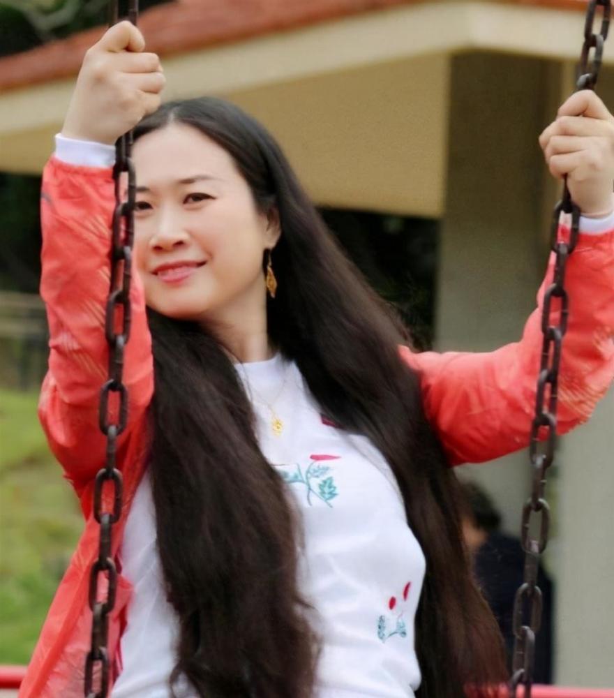 "芙蓉姐姐"史恒侠,从土肥圆到女富豪,她的人生值得尊敬