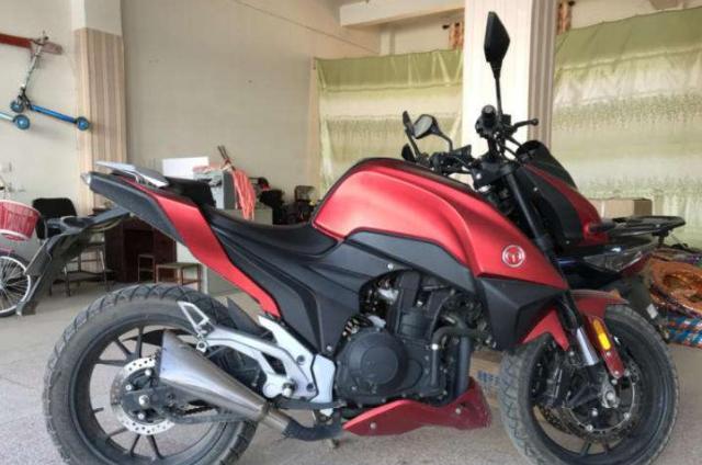 售2.3w,摩瑞mt街车双缸水冷400cc,led加电喷系统,续航500km!