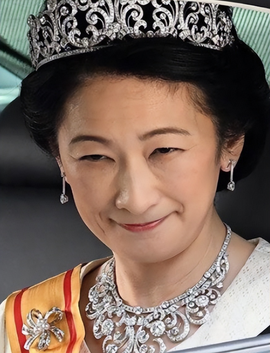 "笑面狐狸"纪子妃:高龄产子为争权,"傻"儿子却叫大伯爸爸