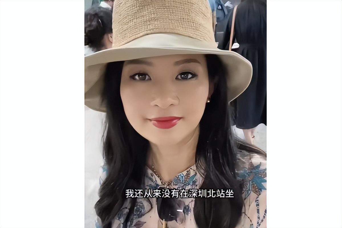 新闻报道在香港的玫瑰姐姐已经成为了明星专属化妆师,站在了行业顶尖