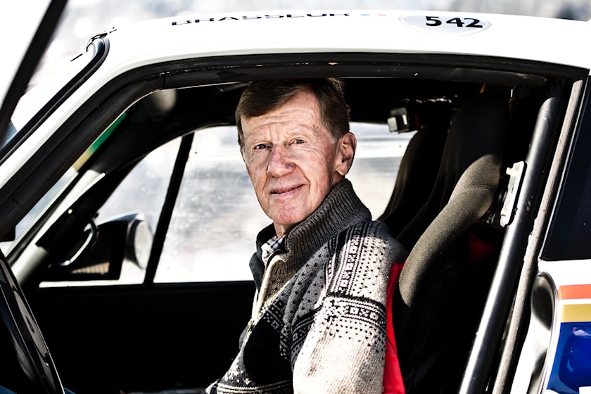 拉力赛传奇人物沃尔特·罗尔驾驶保时捷911达喀尔进入拉力赛模式