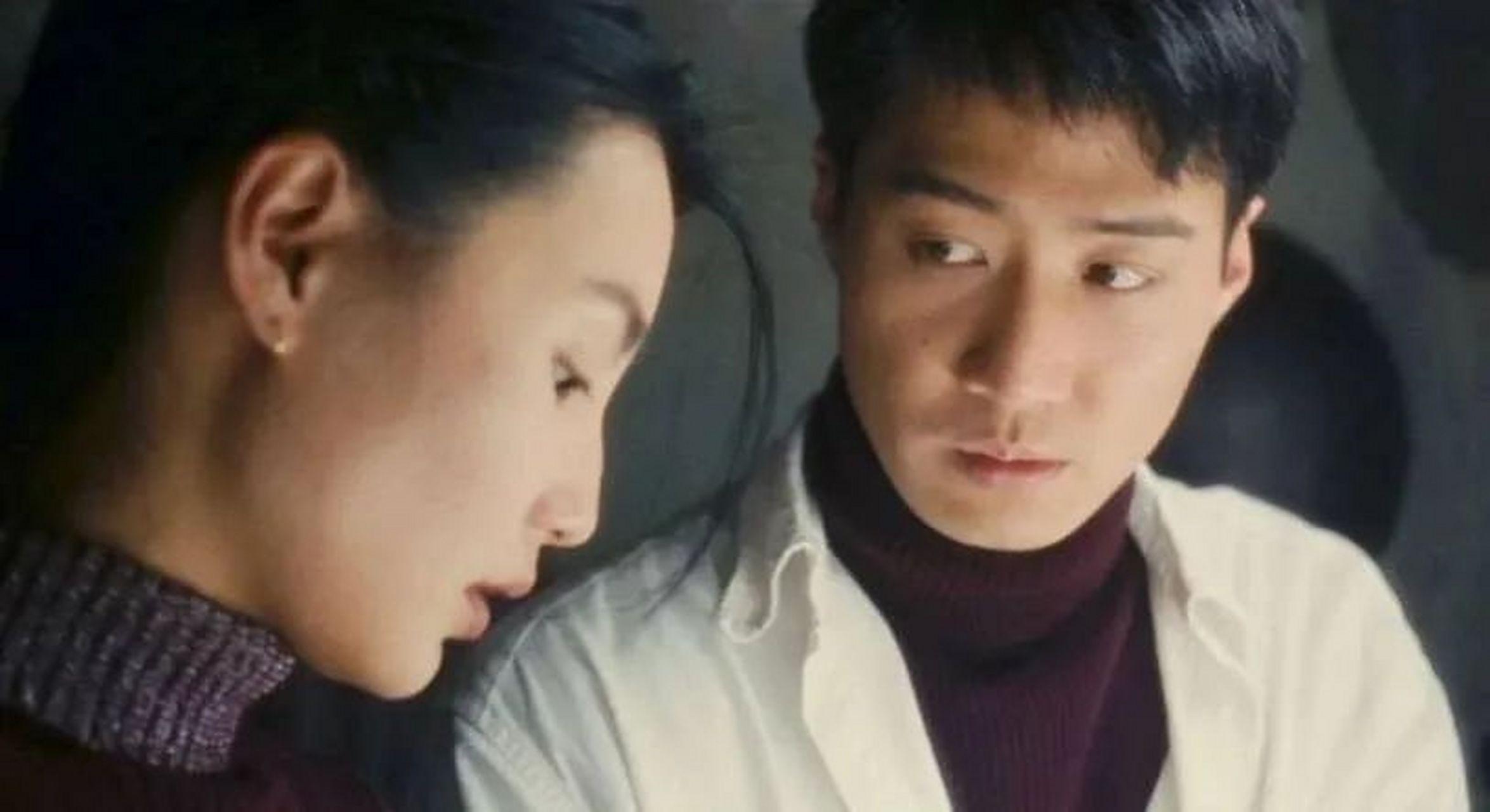 《甜蜜蜜》是1996年陈可辛执导的香港电影,细腻描绘时代变迁与爱情