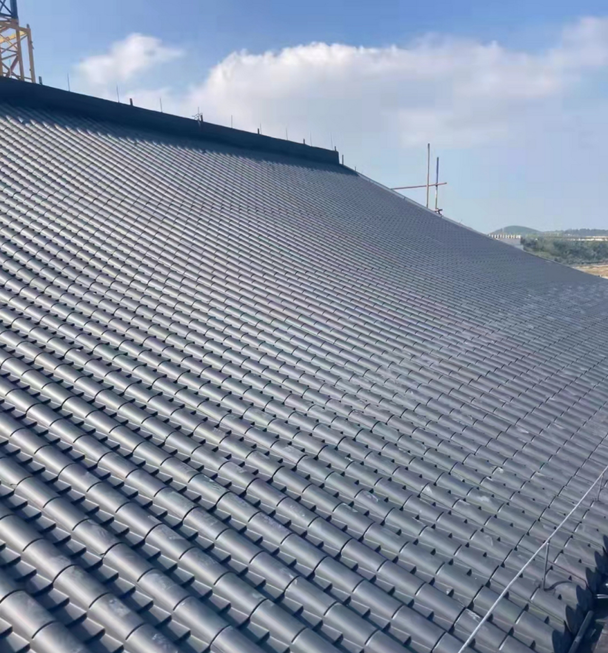 新雨晨仿古建筑# 仿古瓦也叫作复合彩陶瓦,材质采用的是高耐候的聚酯