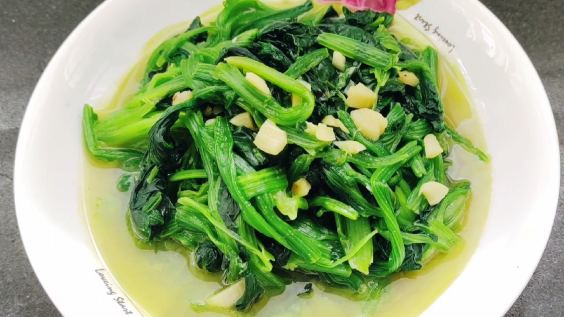 铁是西红柿8倍,正大量上市!中老年常吃这6样,营养美味更健康