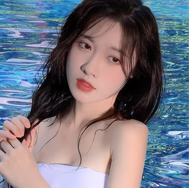 "梨涡允允"宝藏女孩头像