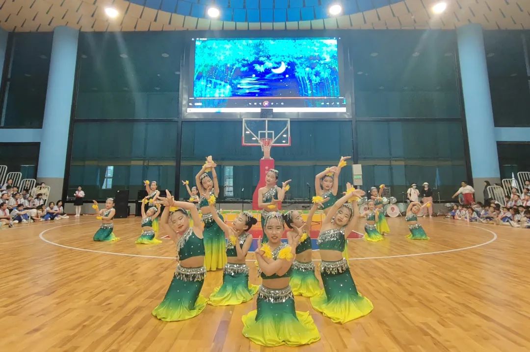 易县新城小学庆祝"六一"儿童节暨班级合唱展演活动