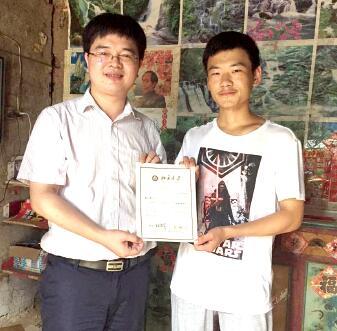 回顾学霸张广利:高考前在父亲病床前奔波,考上北大母亲激动落泪