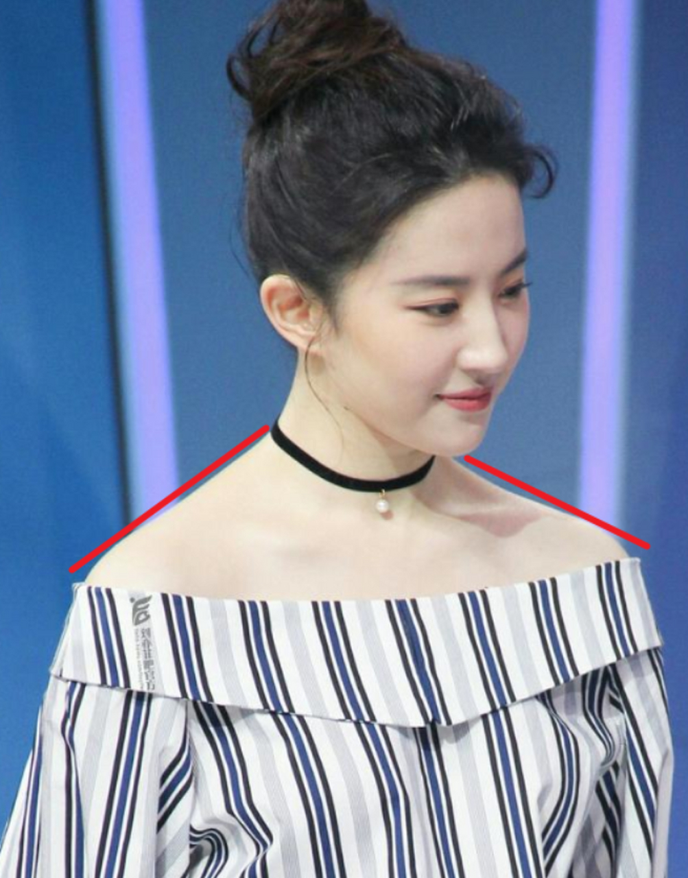 溜肩含胸刘亦菲!