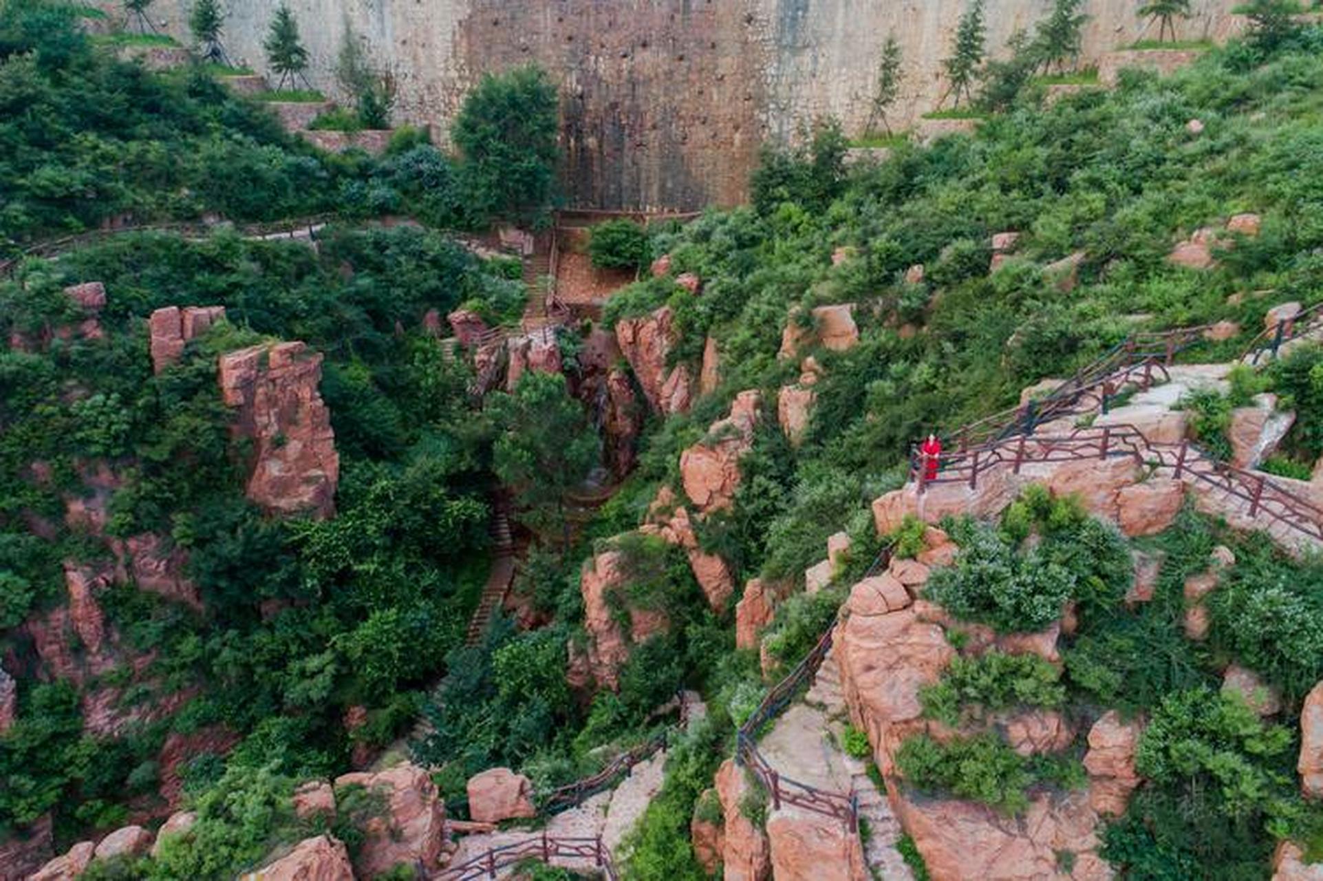 郑州伏羲山红石林景区图片