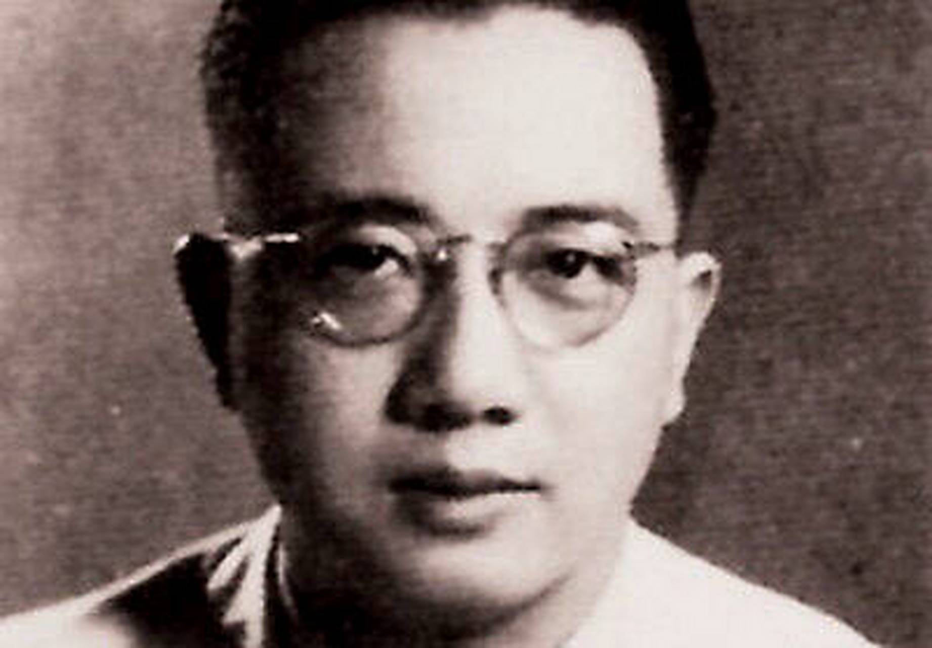 他是华润集团首任董事长,哥哥是红军领导,60岁去世,儿子很优秀